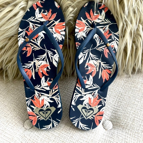 Roxy Navy Hawaiian Print Floral Flip Flops. - Picture 1 of 5